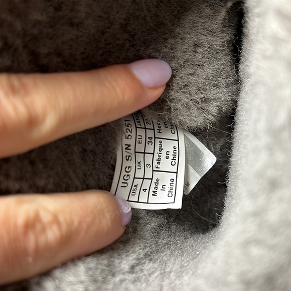 UGGS - Picture 5 of 6